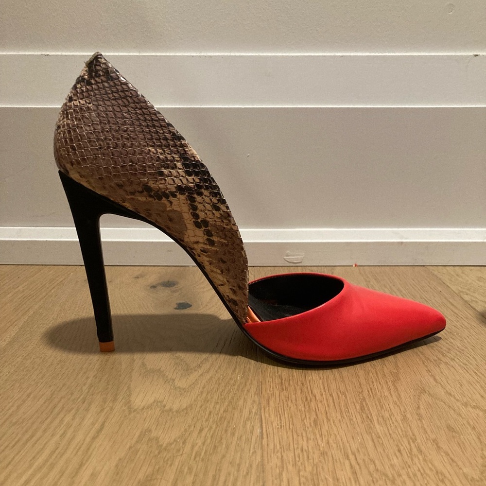 EUC - Aldo shoes, size 8.5, or EU 39.